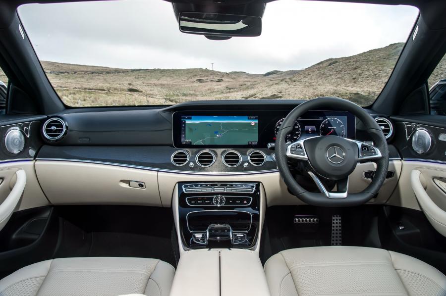 Торпедо Mercedes-AMG E43 4Matic 2016 года  (UK) (фото 16 из 40)